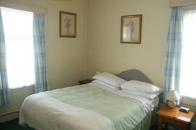 The Knoll Guesthouse Newport  Phòng bức ảnh