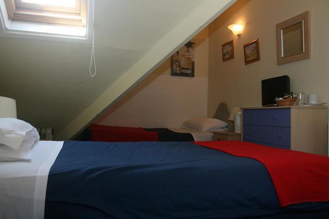 The Knoll Guesthouse Newport  Phòng bức ảnh