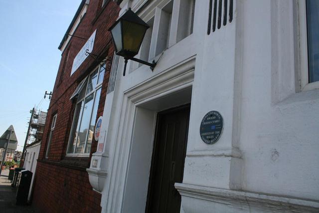 The Knoll Guesthouse Newport  Ngoại thất bức ảnh