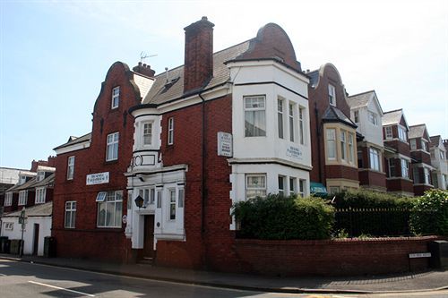 The Knoll Guesthouse Newport  Ngoại thất bức ảnh