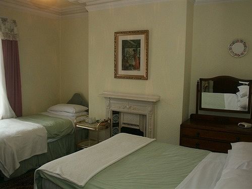The Knoll Guesthouse Newport  Ngoại thất bức ảnh