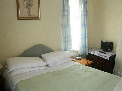 The Knoll Guesthouse Newport  Ngoại thất bức ảnh