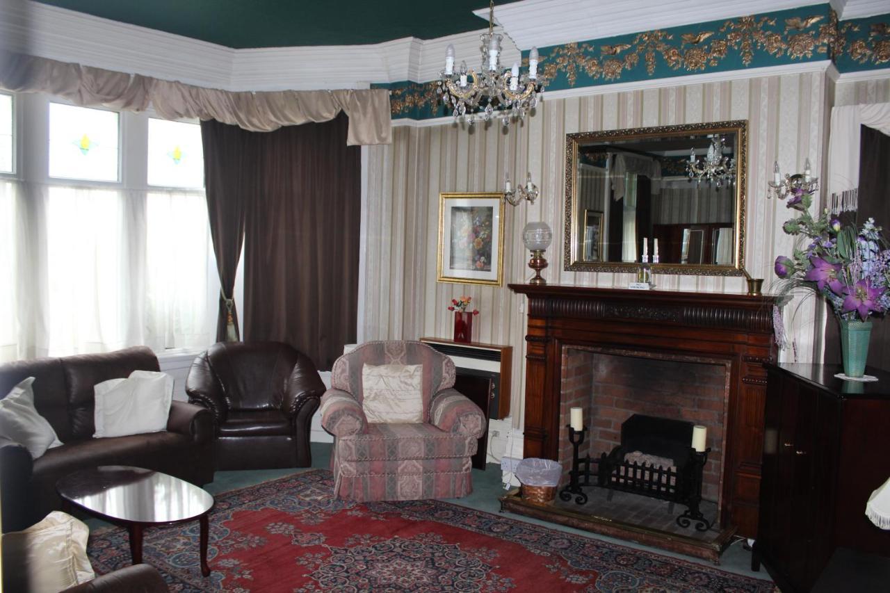 The Knoll Guesthouse Newport  Ngoại thất bức ảnh