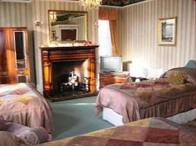 The Knoll Guesthouse Newport  Ngoại thất bức ảnh